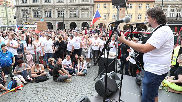 Hnut Chcpl PES ve stedu demonstruje v Praze proti novele zkona o ochran veejnho zdrav. Novela je podle nj protistavn, skryt zavd covid pas a omezuje prva a svobody oban. Hnut vad tak opaten proti koronaviru. (9. ervna 2021)