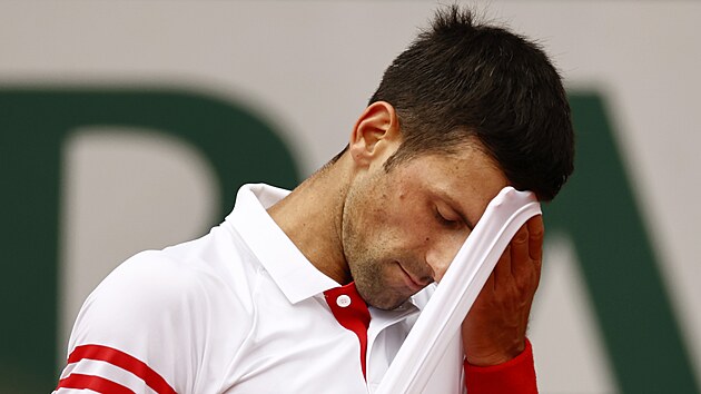 Srb Novak Djokovi v osmifinle Roland Garros