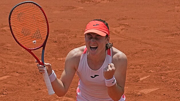 Slovinka Tamara Zidanšeková slaví postup do semifinále Roland Garros.