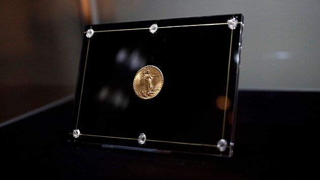 Aukn s Sothebys v ter vydraila americkou zlatou minci Double Eagle (Dvojit orel) z roku 1933. (7. ervna 2021)