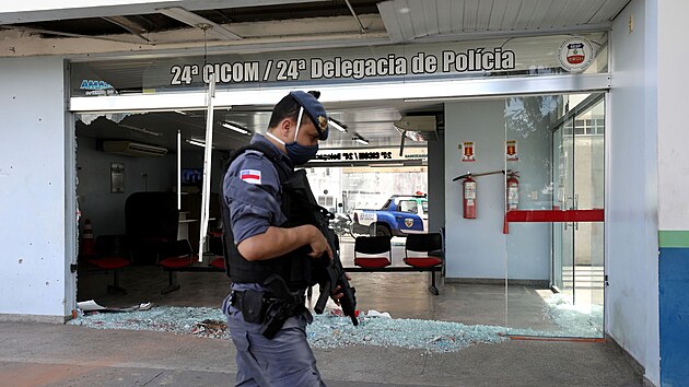 Ponien policejn stanice v brazilskm Manausu, kde gangy po smrti drogov bosse rozpoutaly nsilnosti. (7. ervna 2021)