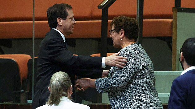 Dva kandidti na novho izraelskho prezidenta - Jicchak Herzog (vlevo) a Miriam Peretzov (vpravo, 2. ervna 2021)