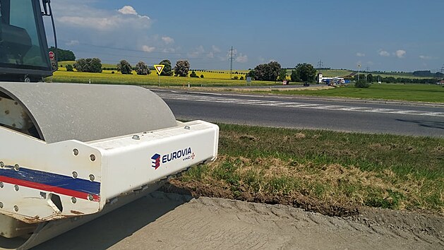 U křižovatky poblíž obce Lety začala oficiálně stavba 32 kilometrů dálnice D4 na pomezí Středočeského a Jihočeského kraje.