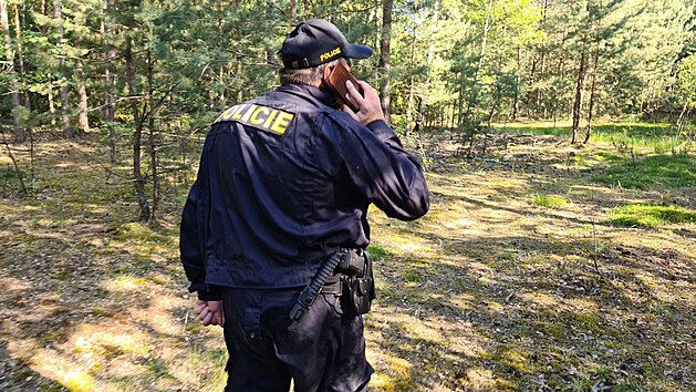 Asi 200 dobrovolnk a policie hledali poheovanho mue z Vracova na Hodonnsku, nali ho mrtvho v lese. (2. ervna 2021)