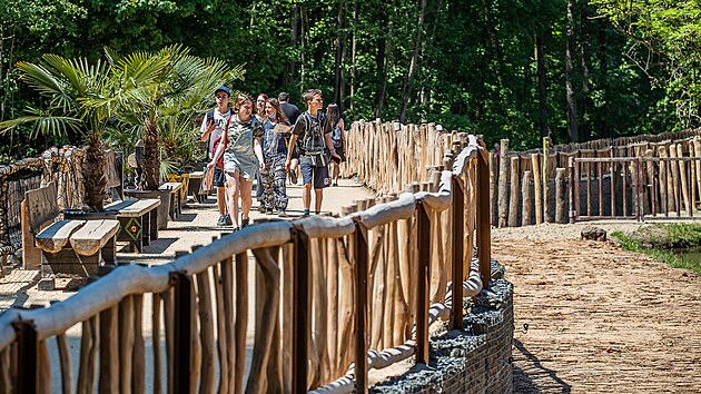 Nová cesta kolem jezera s hrochy v Safari parku Dvůr Králové nahradila starý most. (4. 6. 2021)