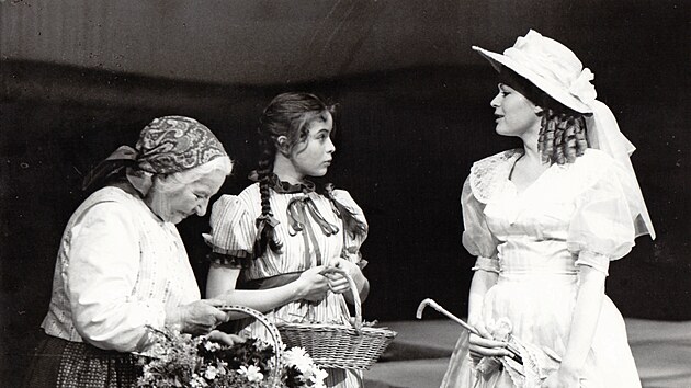 Libuše Šafránková jako Barunka  v divadelním zpracování Babičky (1971). I tady, stejně jako ve filmu, hrála babičku Jarmila Kurandová. 
