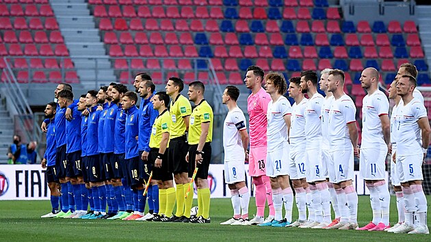 et a italt fotbalist pi nstupu na ppravn utkn v Boloni.