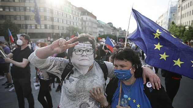 Demonstranti z hnutí Milion chvilek doli na Václavské námstí, kde vystoupí...