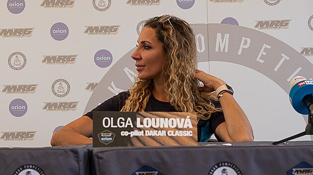 Olga Lounov na tiskov konferenci ped svou ast na Rallye Dakar.