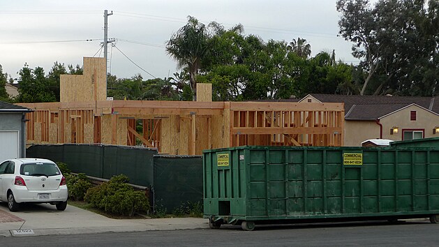 Dřevěná konstrukce typového domu urychluje stavbu.