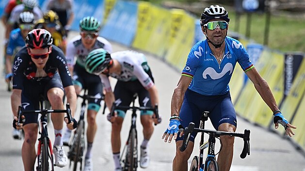 Alejandro Valverde (vpravo) vyhrl horsk dojezd 6. etapy Critrium du Dauphin.