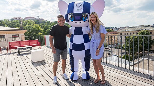Ambasadorkou olympijskho parku v Brn je tenistka Lucie afov, kter se u maskota nechala vyfotit se svm partnerem Tomem Plekancem.