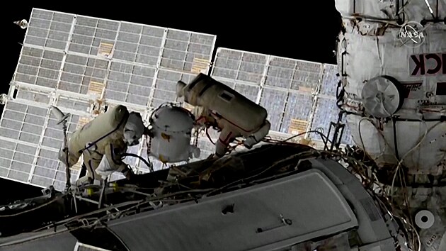Rutí kosmonauté vyrazili ven z ISS, aby stanici pipravili na nový modul