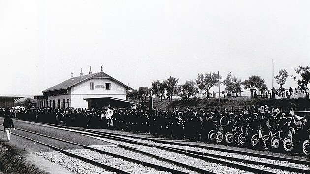 Zahájení provozu mezi Černovicemi a Líšní proběhlo 16. července 1905. GPS: 49.2002550N, 16.6941961E