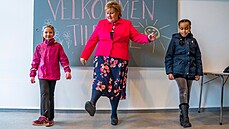 Norská premiérka Erna Solbergová na návtv základní koly v Oslu pi...