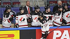 Brandon Pirri se raduje s kanadskými spoluhrái z vedoucí branky v semifinále...