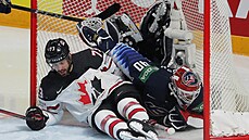 Kanadský hokejista Brandon Pirri se po vstelení branky nepíjemn stetl s...