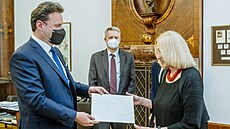 Slo�ením slibu nové poslankyn� Olgy Sommerové za�ala úterní jednání Sn�movny....