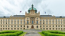 Strakova akademie je eklekticky novobarokní budova na levém břehu Vltavy na... | na serveru Lidovky.cz | aktuální zprávy