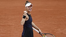 Markéta Vondrouová se raduje z povedeného úderu ve tetím kole Roland Garros.