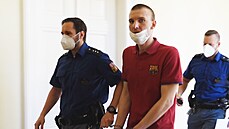 Obžalovaný Adam Dudáček u Městského soudu v Praze (2. června 2021)