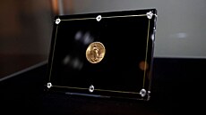 Auk�ní sí� Sotheby�s v úterý vydra�ila americkou zlatou minci Double Eagle...