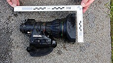 Kamera, kterou recidivista vzal na stadionu U Nisy a následn hodil do Vltavy.