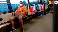 Mu se ukájel v tramvaji, k jeho dopadení me pomoct video svdk