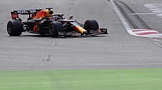 Max Verstappen si hlídá vedoucí pozici ve Velké cen Ázerbájdánu.