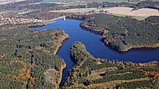 Letecký pohled na �ímovskou p�ehradu