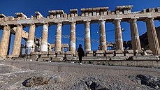 Nová betonová cesta vedoucí na aténskou Akropoli podle kritik naruila...