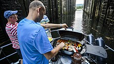 Party ve zdymadle? A pro� ne?