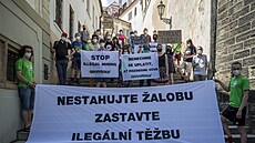 Prahou proel protestní pochod Greenpeace za ukonení tby uhlí v polském dole...