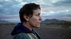 Frances McDormandová ve filmu Země nomádů