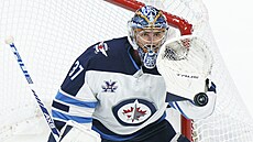 Connor Hellebuyck v brance Winnipegu