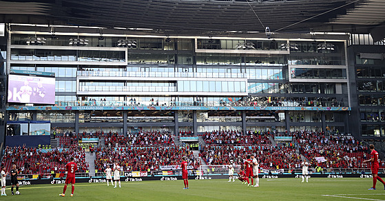 Fotbalisté Dánska a Belgie peruili zápas, aby na dálku pozdravil Christiana...