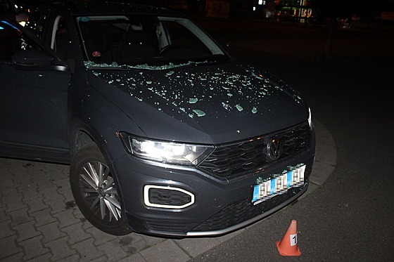 Na parkoviti u obchodního domu Horní Lán v Olomouci se stala dopravní nehoda...