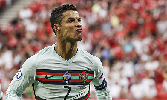 Cristiano Ronaldo vstelil Maarsku dv branky a stal se historicky nejlepím...