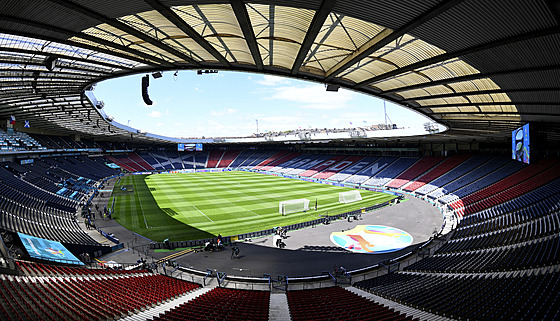 Stadion Hampden Park v Glasgow, djit utkání mistrovství Evropy mezi domácím...