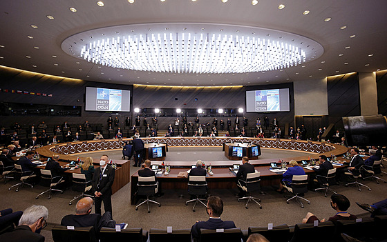 Spojenci mají na summitu v Bruselu pijmout novou ambiciózní koncepci NATO...