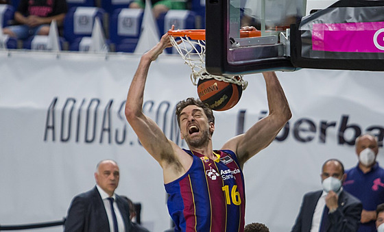 Pau Gasol v dresu Barcelony ve finále panlské ligy.