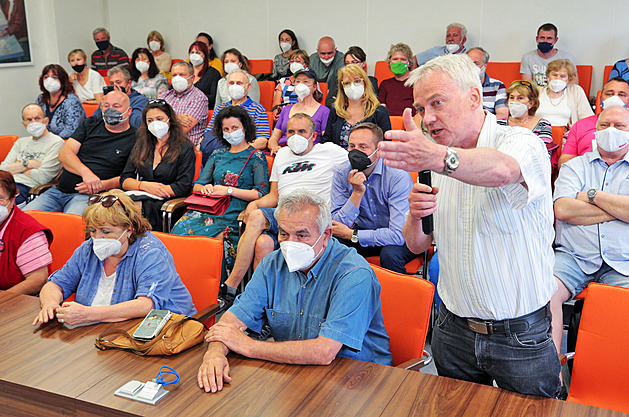 Veejné projednání zmny územního plánu Ostrov v zastupitelském sále radnice....