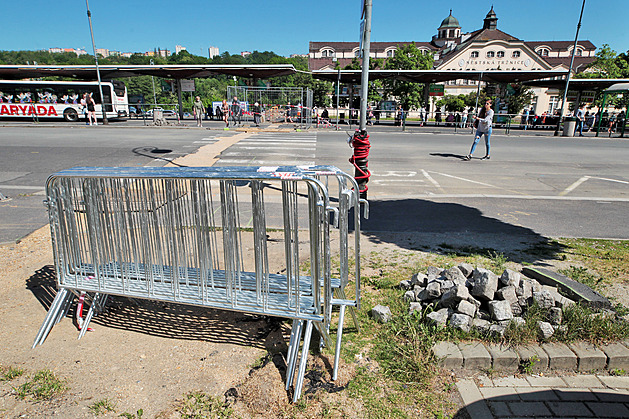 Zaala rekonstrukce centrálního dopravního uzlu karlovarské mstské hromadné...