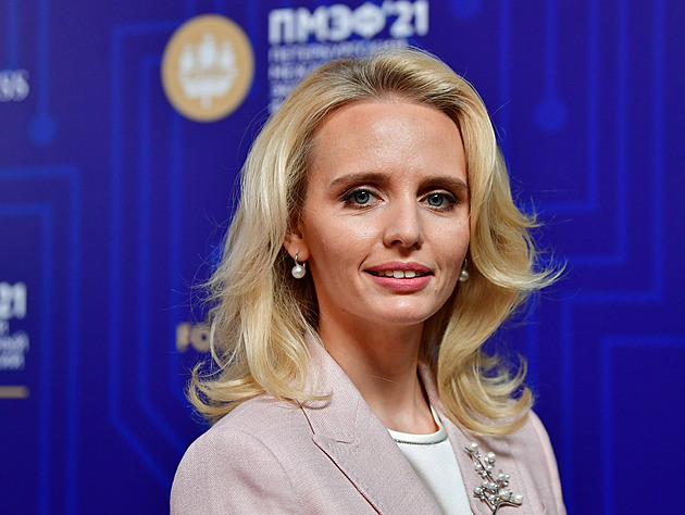 Putinova dcera pracuje v pařížských galeriích, vystavují i ukrajinská díla
