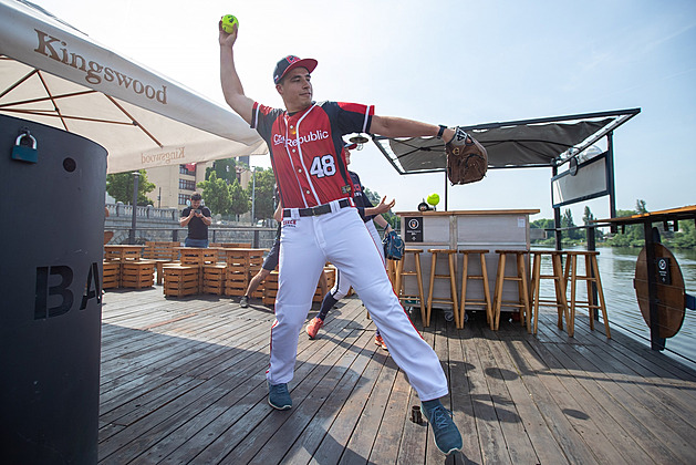 Softbaloví Hroši přivedli mladého nadhazovače z Argentiny