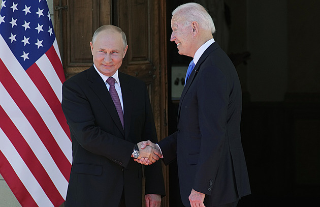 Ne, odpověděl Biden na otázku, zda by označil Rusko za sponzora terorismu