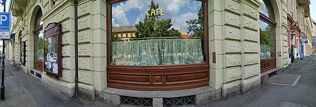 Kavárna beseda v Plzni je po velké rekonstrukci v roce 2019 opt uzavena. (7....