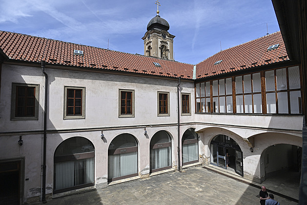 Desítky osobností varují, že je Muzeum paměti XX. století v ohrožení