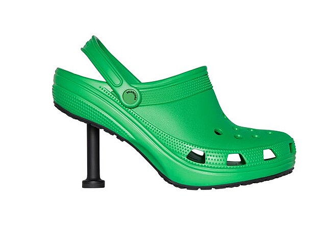 Fotogalerie: Gumové boty Crocs na podpatku (9. června 2021)