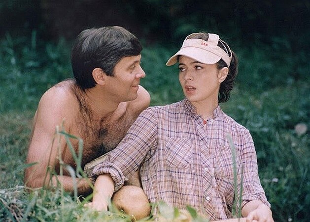 Josef Abrhám a Libu�e �afránková ve filmu Svatební cesta do Jiljí (1983)